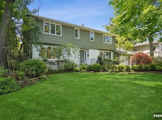 12 Egan Pl, Englewood Cliffs, NJ 07632