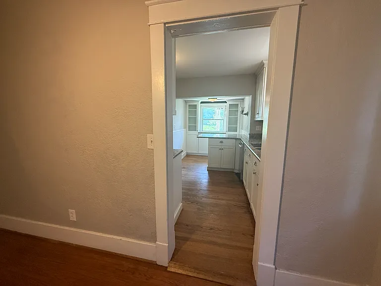 1004 Gillock St — Photo 30