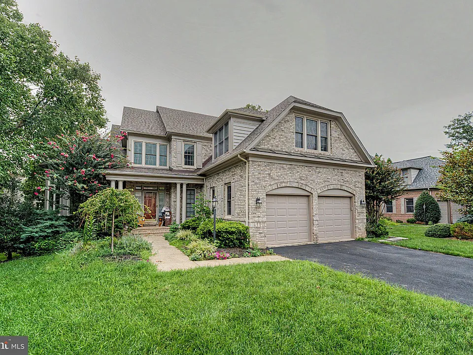 1492 Broadstone Pl