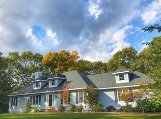 160 Woodridge Dr, Saunderstown, RI 02874