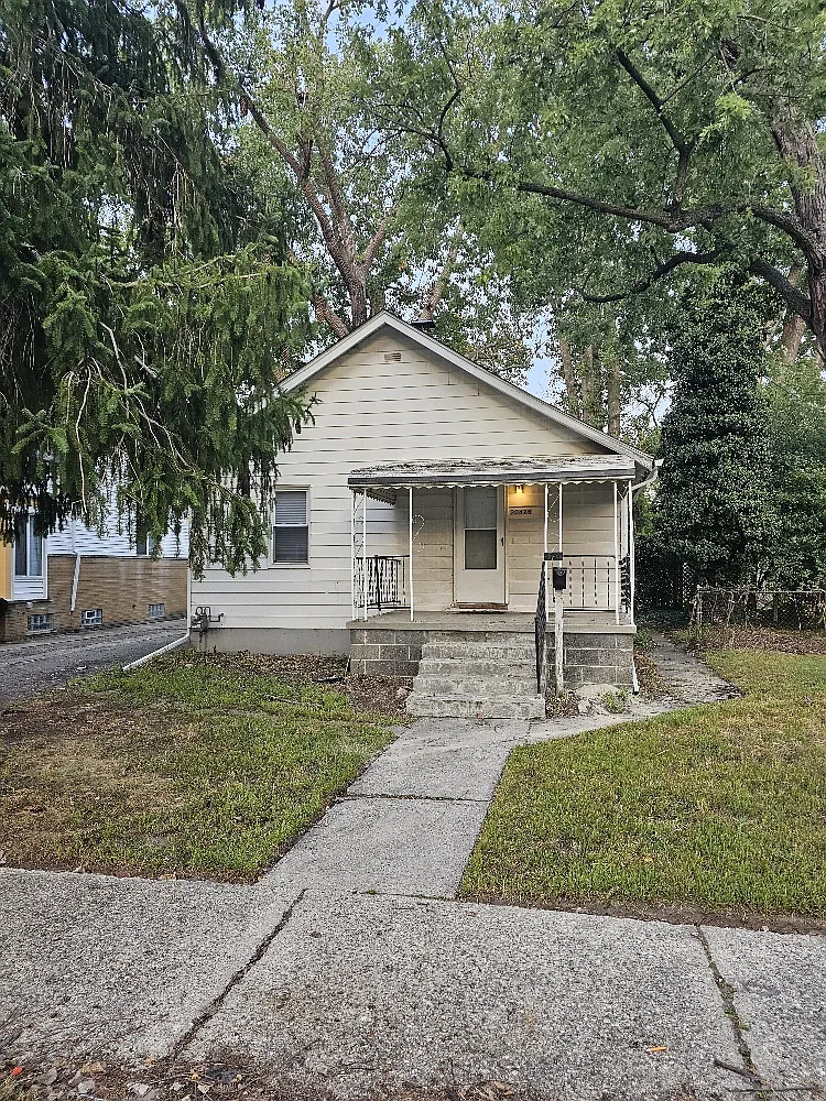 3 bed, 1000 sqft, $1,150 — Photo 1