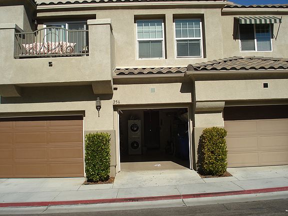 5th image of 256 Aurora Ave