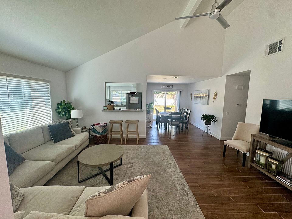 1st image of 74880 San Simeon Dr