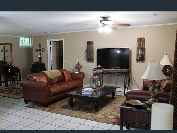 3rd image of 8 Lakeshore Dr