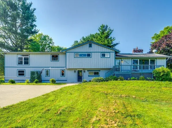 18080 Woodview Ln, Fredericktown, OH 43019