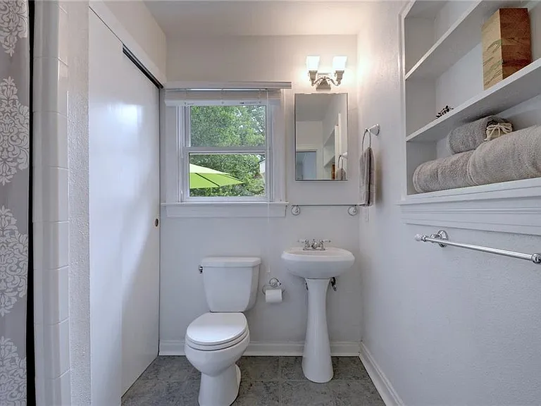 4518 Red River St — Photo 6