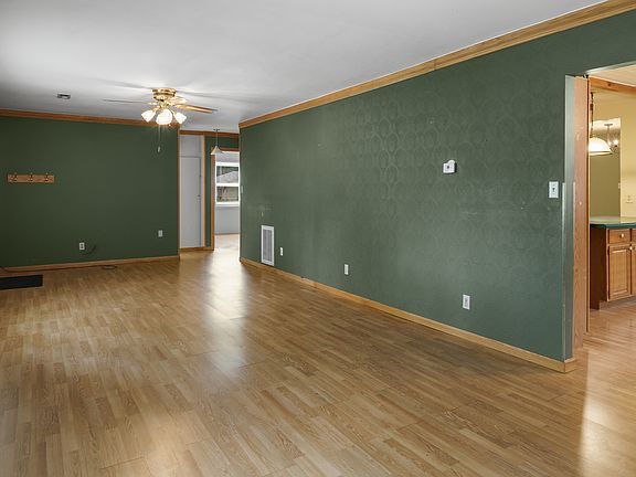 3rd image of 2712 W 67th St