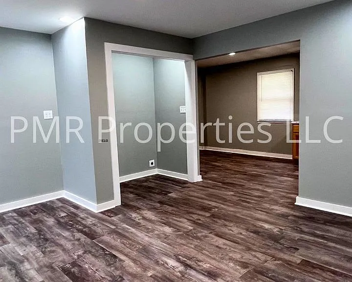 905 Logan St — Photo 13