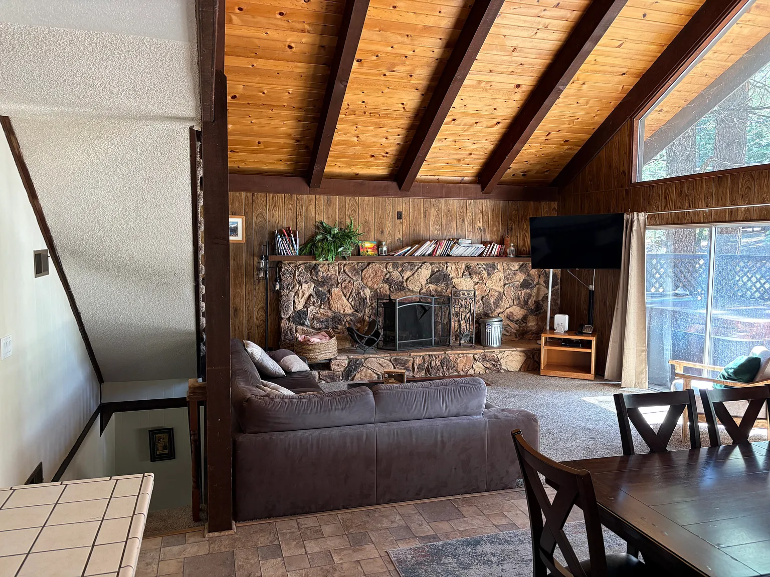 4 bed, 2500 sqft, $3,500 — Photo 2