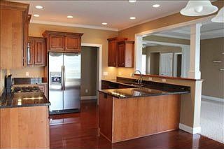 5th image of 4221 Carlton Dr