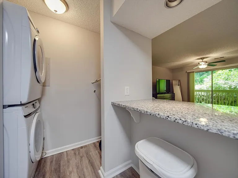 1052 Churchill Downs Ct #I — Photo 41