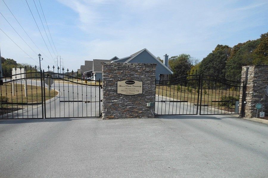 1st image of 2541 Waterhaven Dr