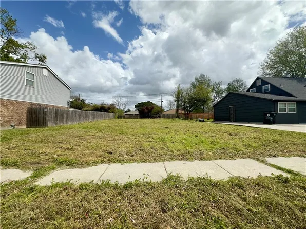 3210 River Oaks Dr, New Orleans, LA 70131