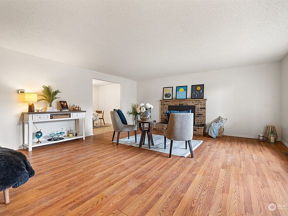 4th image of 2564 Lodgepole Drive SE