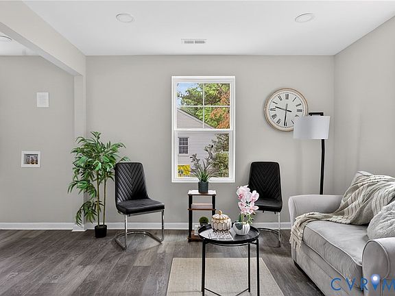 5th image of 730 Yorkshire Dr