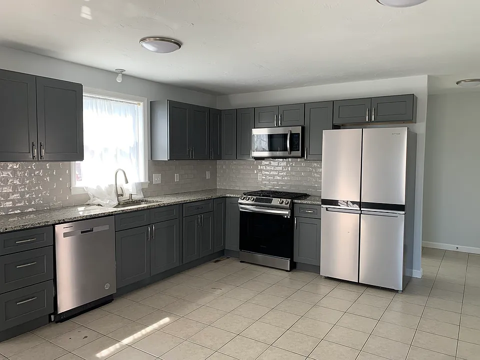 170-172 Lawrence St #2