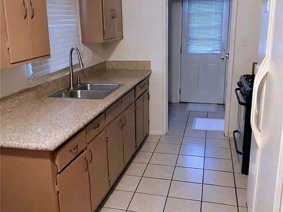 3rd image of 800 N Kalsman Ave