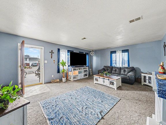 5th image of 902 4th St
