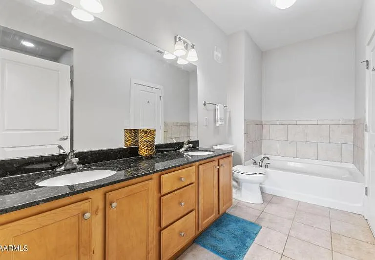 445 W Blount Ave #415 — Photo 14