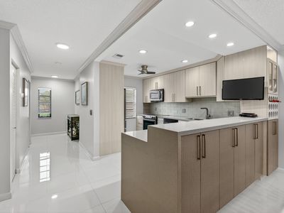 8450 Casa Del Lago #J, Boca Raton, FL, 33433