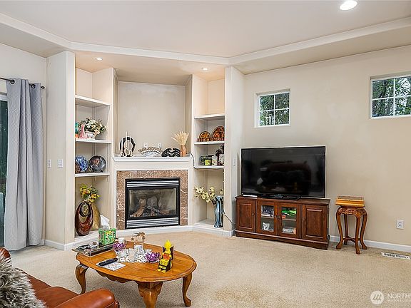 5th image of 3626 Larch Way