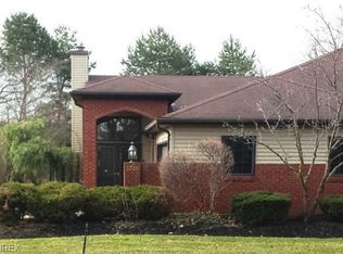 5226 Parkhurst Dr, Sheffield Village, OH 44054