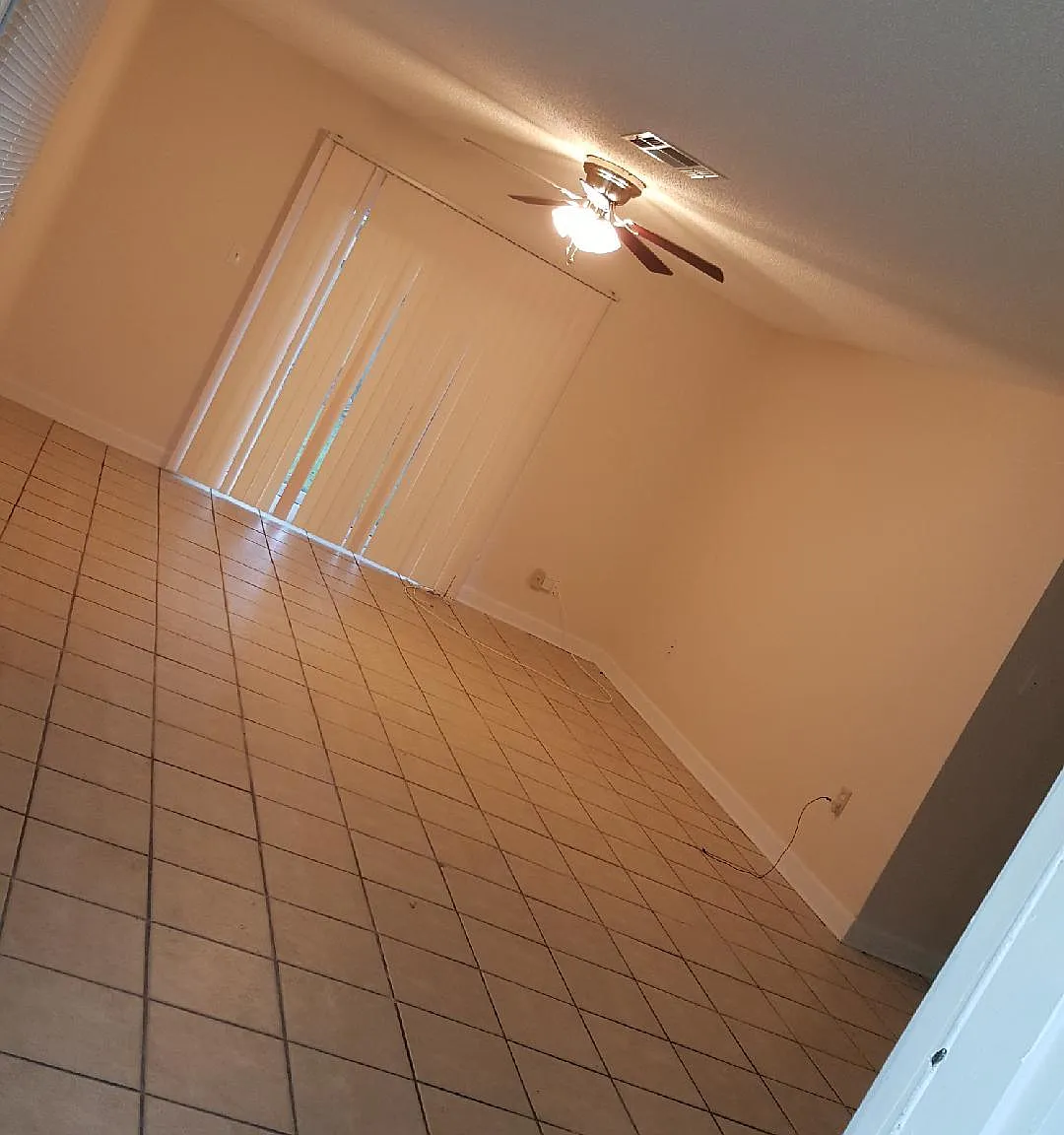 3 bed, 1195 sqft, $1,800 — Photo 3
