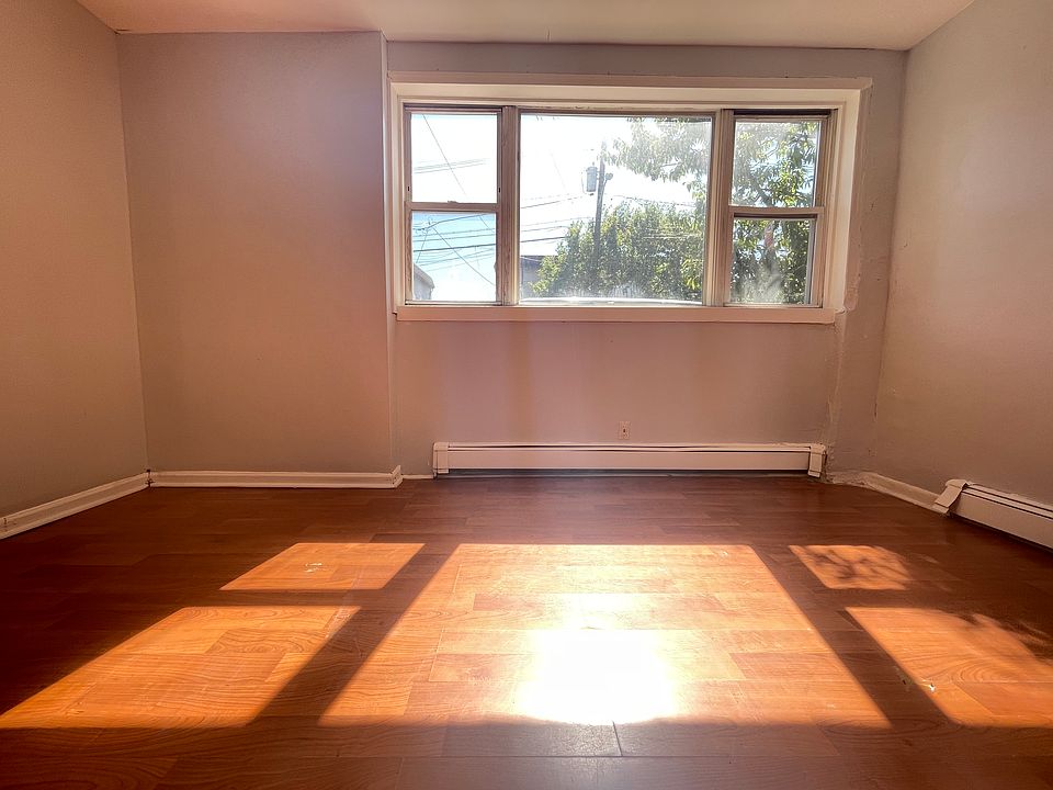 2nd image of 136 Danforth Ave #1E
