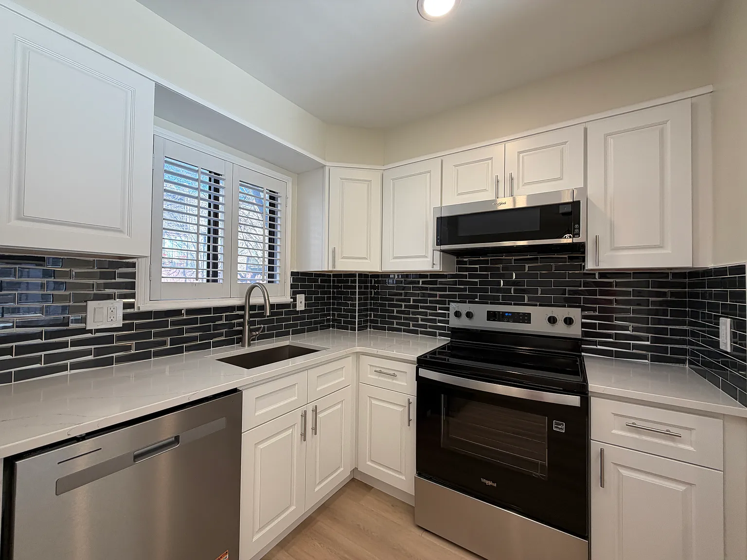 2 bed, 1073 sqft, $2,600 — Photo 1