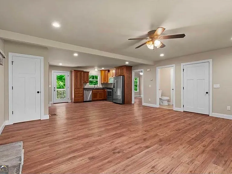 154 Brooks Dr — Photo 8