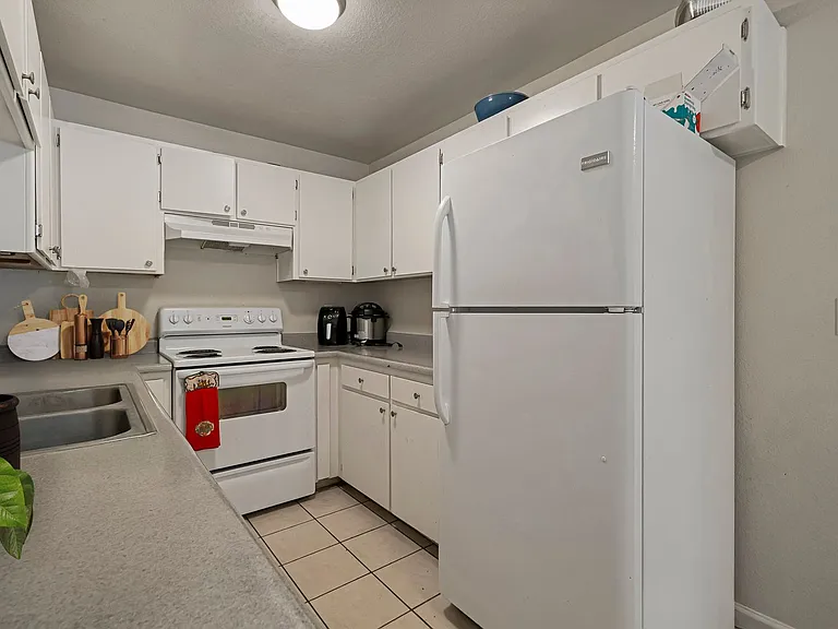 435 Maple St — Photo 5