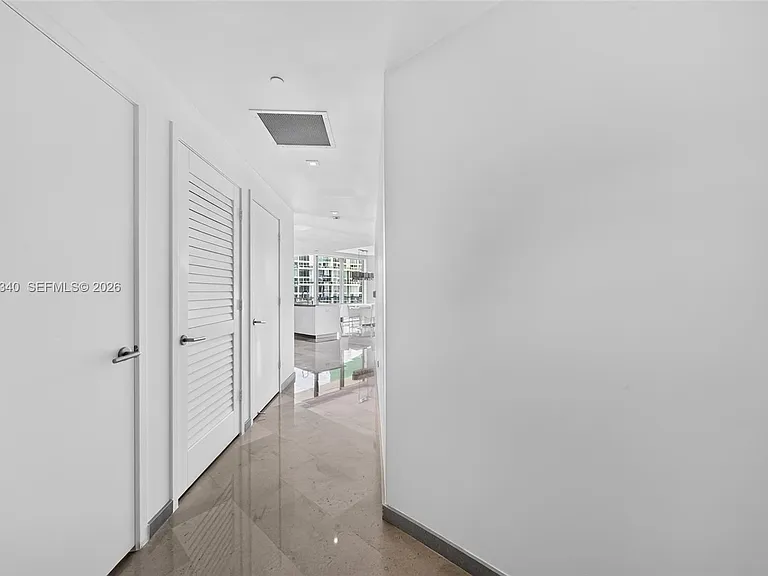68 SE 6th St #3311 — Photo 4
