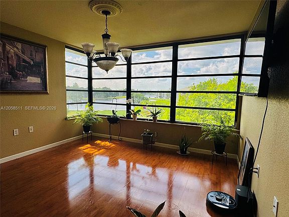 4th image of 1705 Whitehall Dr APT 401