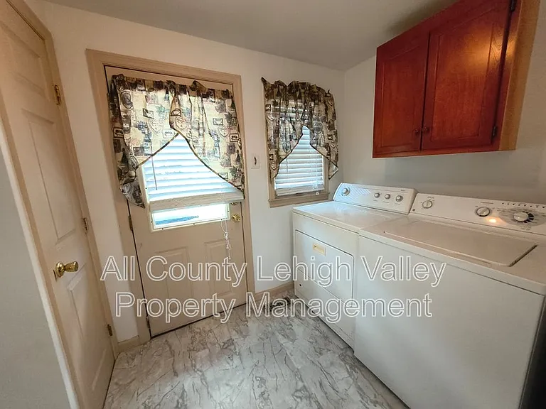 8 W Elizabeth Ave — Photo 10