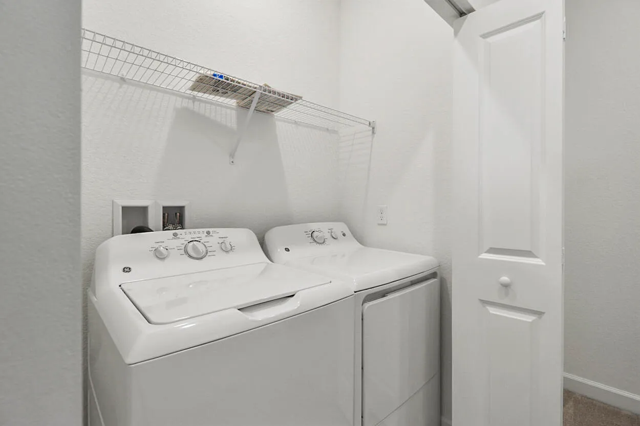 3 bed, 2.5 bath, 1632 sqft, $2,100 — Photo 3