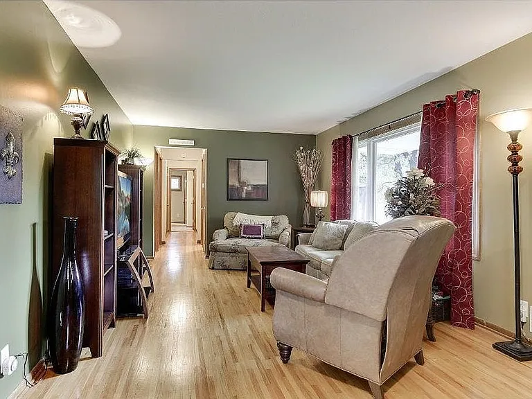 10682 Jefferson St NE — Photo 5