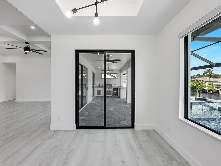 2107 SW 39th St — Photo 46