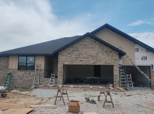 613 W Arbor Glenn Dr, Nixa, MO 65714