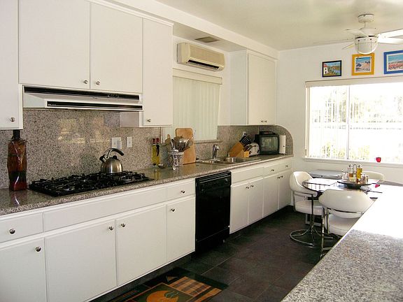 5th image of 465 E Santiago Way
