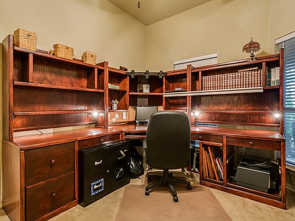 5th image of 2229 Park Hurst Dr