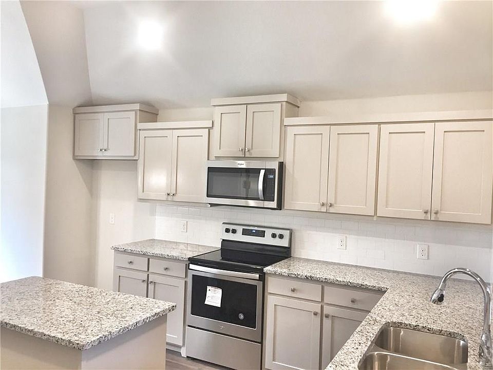 2nd image of 2839 Arizona Ave