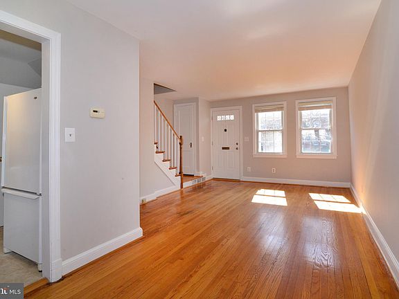 3rd image of 506 E Nelson Ave