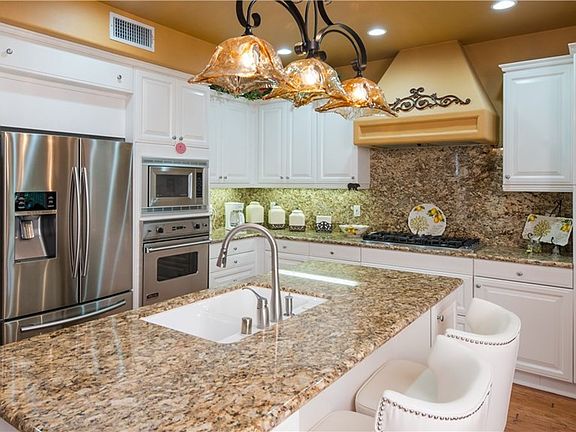3rd image of 26909 Augusta Pl