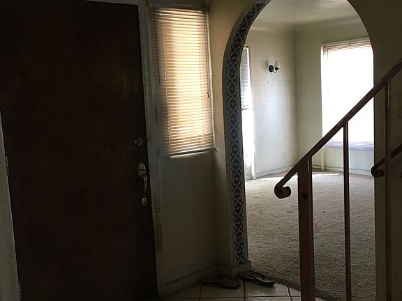5th image of 51662 Eisenhower Dr