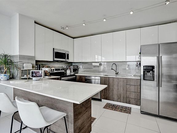 3rd image of 11111 Biscayne Blvd #1915