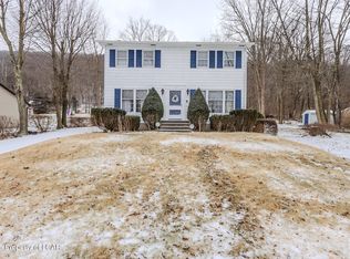 11 E Foothills Dr, Drums, PA 18222