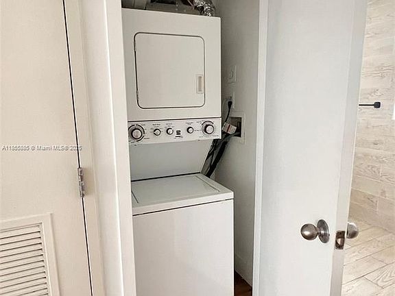 2nd image of 1523 Euclid Ave #3E