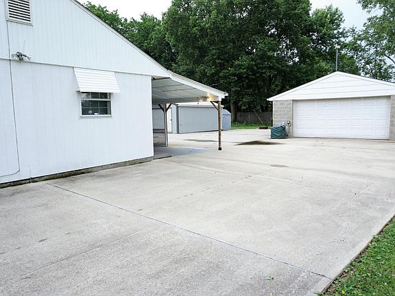 5th image of 242 Alpha Ave