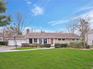 62 Planting Field Rd, Roslyn Heights, NY 11577