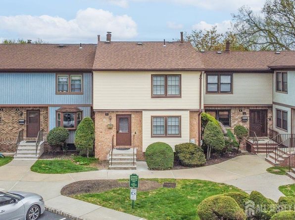 7 Highview Dr, Woodbridge, NJ 07095